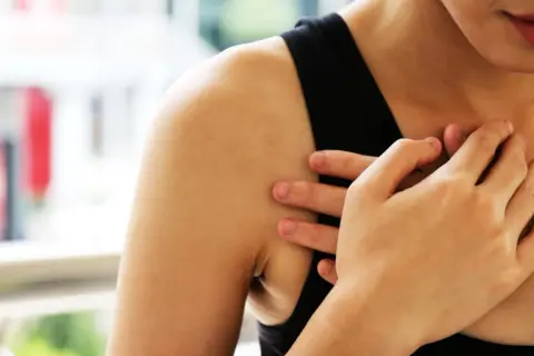 Síntomas de dolor torácico muscular: Identifica y alivia el malestar