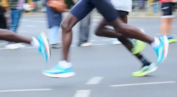 Las mejores zapatillas para correr hombres: elige las adecuadas y evita lesiones